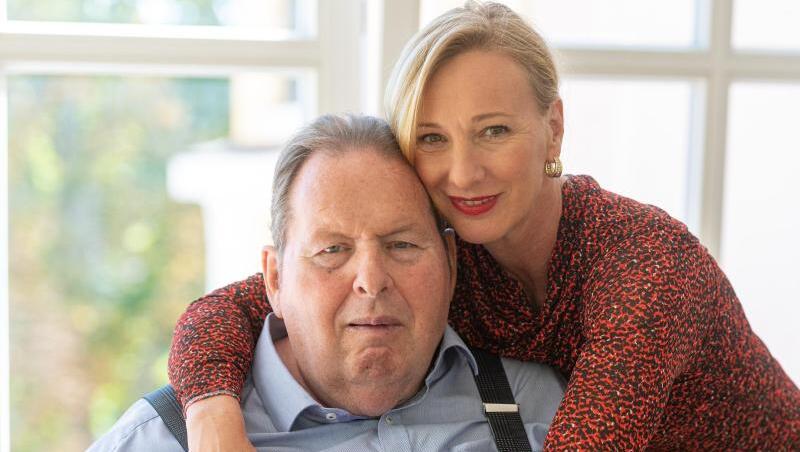 Ottfried Fischer und seine Lebensgefährtin Simone Brandlmeier: Der 66-Jährige will noch einmal heiraten. Ottfried Fischer und seine Lebensgefährtin Simone Brandlmeier: Der 66-Jährige will noch einmal heiraten.