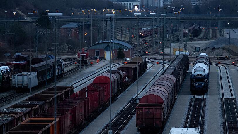 Die jungen Männer trafen sich auf einem Rangierbahnhof in München. (Symbolbild)