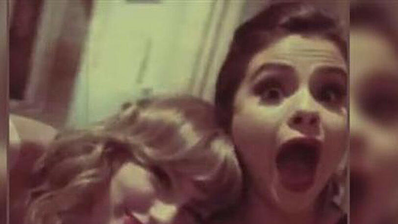 Selena Gomez und Taylor Swift haben sichtlich Spaß Selena Gomez und Taylor Swift haben sichtlich Spaß