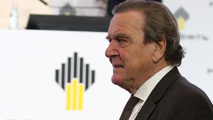 Ex-Bundeskanzler Gerhard Schröder zieht in den Aufsichtsrat von Rosneft ein. Ex-Bundeskanzler Gerhard Schröder zieht in den Aufsichtsrat von Rosneft ein.