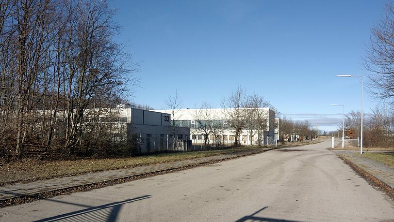 Auf dem frei gewordenen Gelände der Fürst-Wrede-Kaserne im Münchner Norden baut der FC Bayern ein eigenes Sportzentrum Auf dem frei gewordenen Gelände der Fürst-Wrede-Kaserne im Münchner Norden baut der FC Bayern ein eigenes Sportzentrum