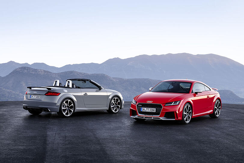 Audi zeigt in Peking als Weltpremieren das TT RS Coupé und den TT RS Roadster mit jetzt 400 PS.
