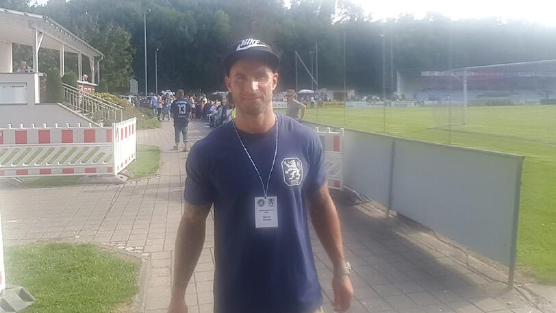 Zwei Herzen schlagen in seiner Brust: Andi Stanek, Sportlicher Leiter beim VfR Neuburg und von Kindesbeinen an ein Löwe.