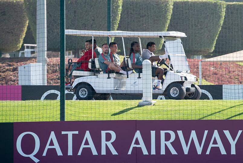 Franck Ribéry ist nach seinem Wutanfall in den sozialen Medien am Sonntag in bester Laune beim Training erschienen.