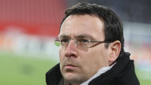 Mit Trainer Oenning auf einer Wellenlänge: Club-Manager Martin Bader. Mit Trainer Oenning auf einer Wellenlänge: Club-Manager Martin Bader.