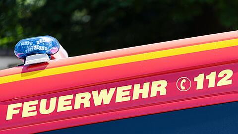 Das Feuer war am Dienstag nach einer Rauchmeldung entdeckt worden. (Symbolbild)