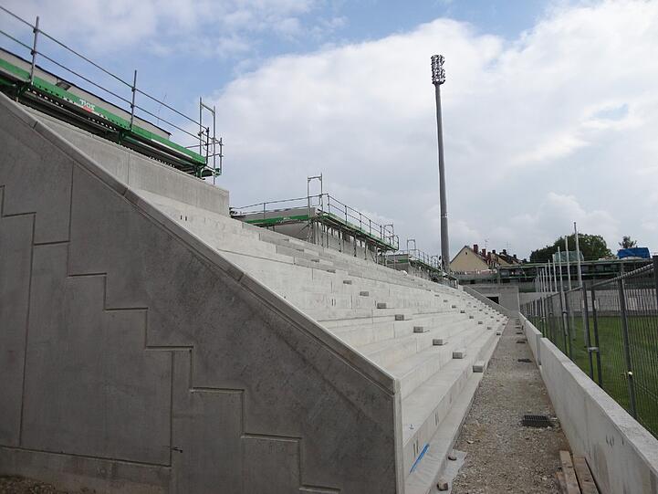 Der Umbau des Grünwalder Stadions schreitet voran.
