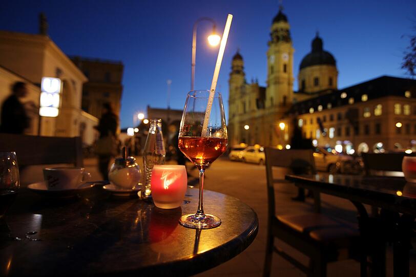 Sommerabend am Odeonsplatz.