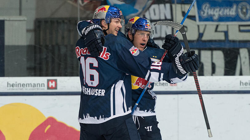 Doppelt erfolgreich: Dominik Kahun (r.) trifft gegen Straubing zwei Mal und schießt den EHC damit an die Tabellenspitze.