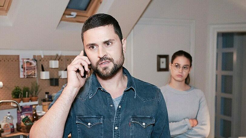 "Unter uns": Paco wird von Leni erwischt, als er ihre Oma nach Lenis Mutter fragt