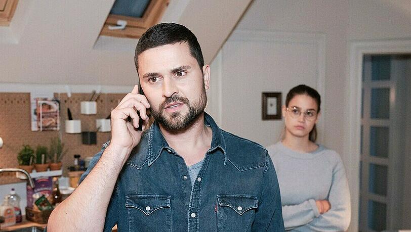 "Unter uns": Paco wird von Leni erwischt, als er ihre Oma nach Lenis Mutter fragt "Unter uns": Paco wird von Leni erwischt, als er ihre Oma nach Lenis Mutter fragt