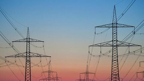 Im Zuge der Energiewende müssen noch Tausende Kilometer Leitungen neu gebaut oder umgebaut werden.