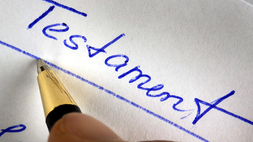 Ein Testament wird verfasst. Für die künftigen Erben entstehen Rechte aber auch Pflichten.