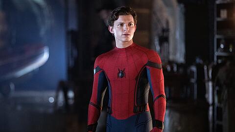 "Spider-Man: Far from Home": Auf Klassenfahrt nach Europa muss Peter Parker (Tom Holland) in sein Spider-Man-Kostüm schlüpfen, um die Welt vor den Elementals zu retten.