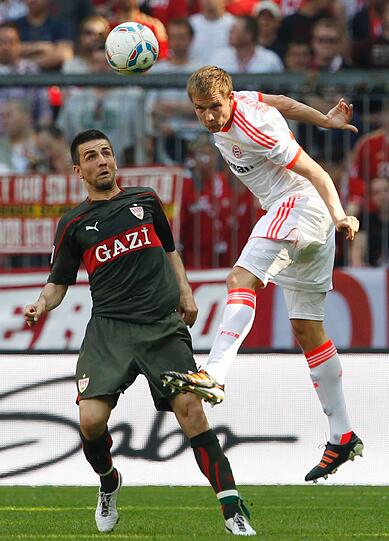 HOLGER BADSTUBER: Einer von zwei Spielern (neben Gustavo), die nach den 120 Minuten von Madrid auch gegen den VfB ran mussten. Tat sich schwer zu Beginn, die müden Muskeln locker zu bekommen. Fand schnell seinen Rhythmus, hielt tapfer dagegen - der Mann ist unkaputtbar. NOTE: 2