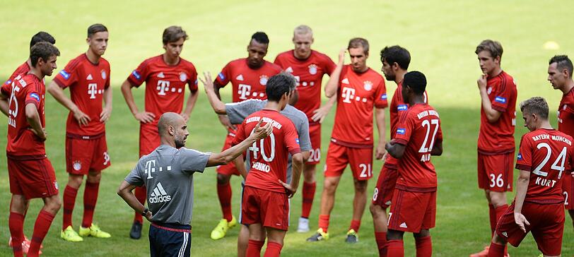 Die Bilder von der Teampresentation und dem anschließenden Showtraining des neuen FC Bayern-Kaders.