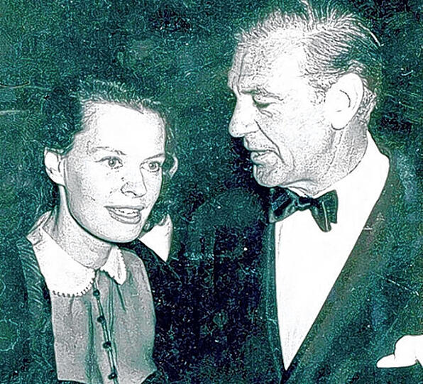 Verliebte sich auch in die Stimme, die &bdquo;Annette&ldquo; sang: Gary Cooper 1951 auf der Berliner Waldbühne.