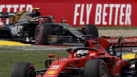 Sebastian Vettel vom Team Scuderia Ferrari startet beim Großen Preis von China von Startposition drei in das Rennen.