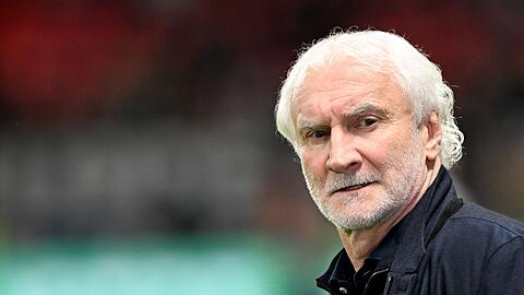 Der Deutsche Fußball-Bund und Rudi Völler haben ihre Zussamenarbeit vorzeitig verlängert.