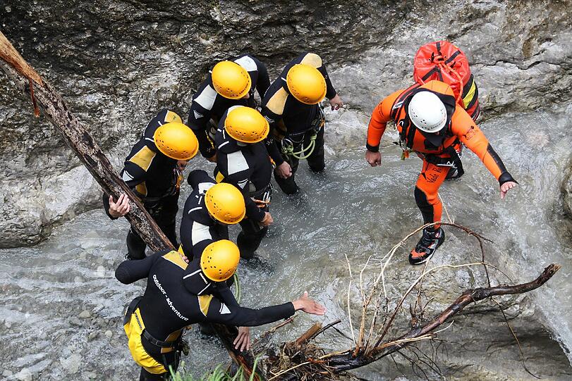 Die Löwen beim Team-Building: Beim Trainingslager in Bad Häring stand am Freitag Canyoning auf dem Programm. Die Bilder aus den Schluchten!