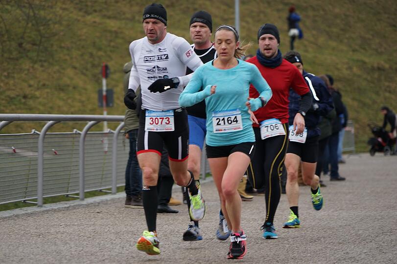 Noch einmal einen Winterlauf mit rund 1000 Teilnehmern gab es am Samstag im Olympiapark. Hier die besten Bilder.