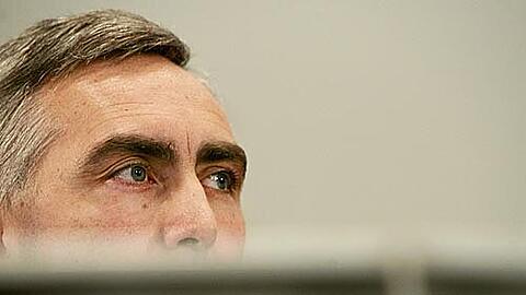 Vor einem Jahr noch ein Nobody bei Siemens, heute ein Konzernchef, der es am besten allen recht machen soll: Löscher