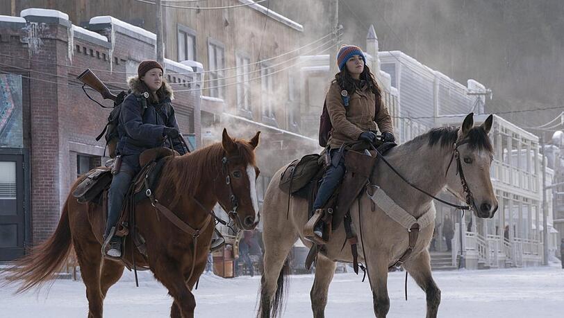 Wie geht es mit Ellie (Bella Ramsey, l.) und Dina (Isabela Merced) in "The Last of Us" weiter?