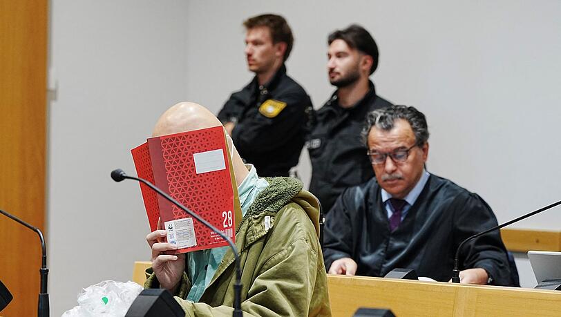Der Prozess gegen den Terrorverdächtigen wurde ausgesetzt, in einigen Monaten soll er neu beginnen. Der Prozess gegen den Terrorverdächtigen wurde ausgesetzt, in einigen Monaten soll er neu beginnen.