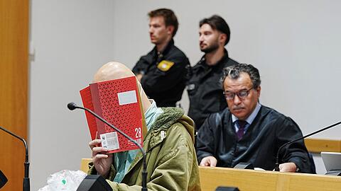 Der Prozess gegen den Terrorverd&auml;chtigen wurde ausgesetzt, in einigen Monaten soll er neu beginnen.