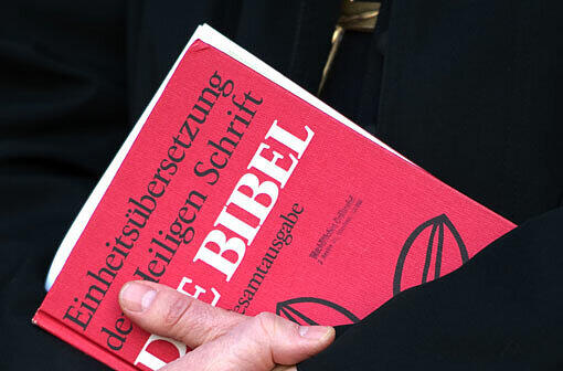Debatte um die Ehelosigkeit von Priestern