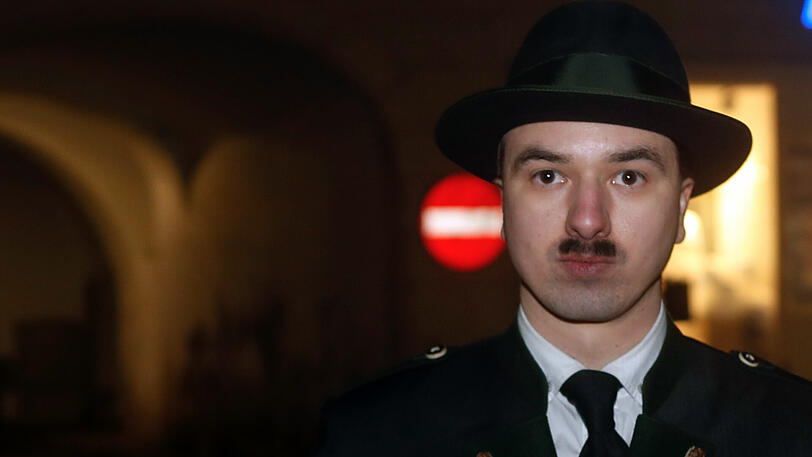 "Harald Hitler" in Braunau. Die Bilder.