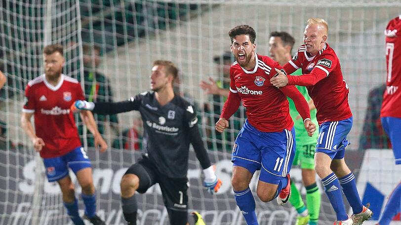 Sein vielleicht wichtigstes Tor im Haching-Dress: Gegen die Löwen erzielt Stefan Schimmer in der Nachspielzeit den Ausgleich, Sascha Bigalke (r.) feiert mit.