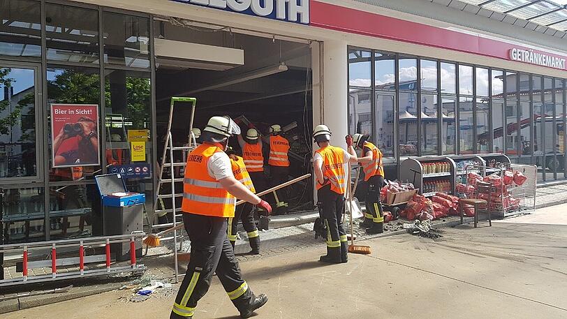 Die Freiwillige Feuerwehr Germering war mit 21 Einsatzkräften rund drei Stunden lang im Einsatz.