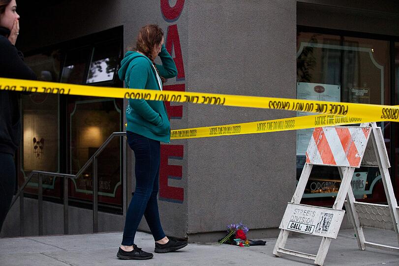 Bei einer Party in der kalifornischen Uni-Stadt Berkeley bricht ein Balkon ab. Sechs Studenten kommen dabei ums Leben.