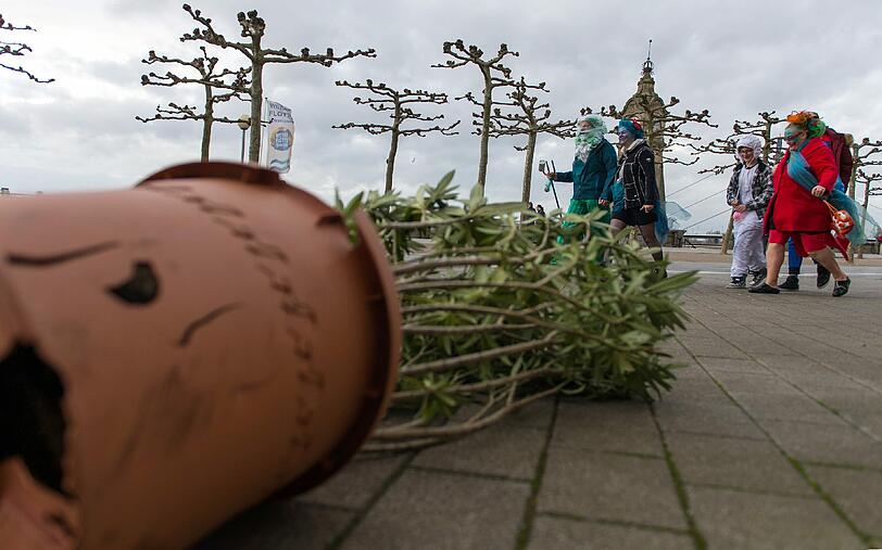 Wegen Sturms wurde in Düsseldorf der Rosenmontagszug abgesagt.