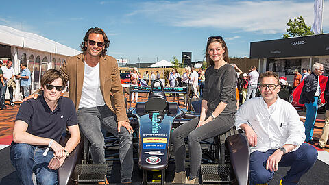 Schauspieler-Ehepaar Alexandra Maria Lara und Sam Riley und Kollege Stephan Luca am Wochenende in der "Grünen Hölle" auf dem Nürburgring. Die Bilder.