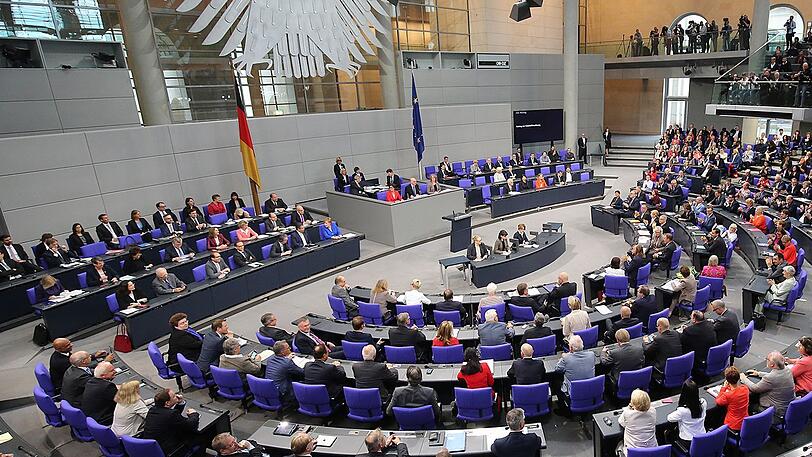 Zwischenfall im Bundestag! Ein Abgeordneter erlitt einen Schwächeanfall.