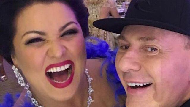 Schaut so ein erschöpfter Opern-Star aus? Anna Netrebko lässt es auf einer Hochzeitsparty krachen.