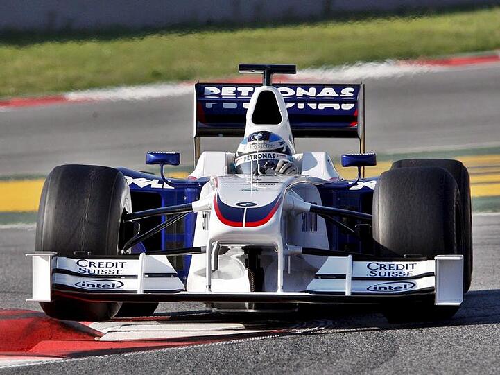 Der BMW-Flitzer für 2009 wird schon billiger sein als der Bolide für die abgelaufene Saison. Jetzt haben die Formel-1-Chefs weitere Sparmaßnahmen beschlossen.