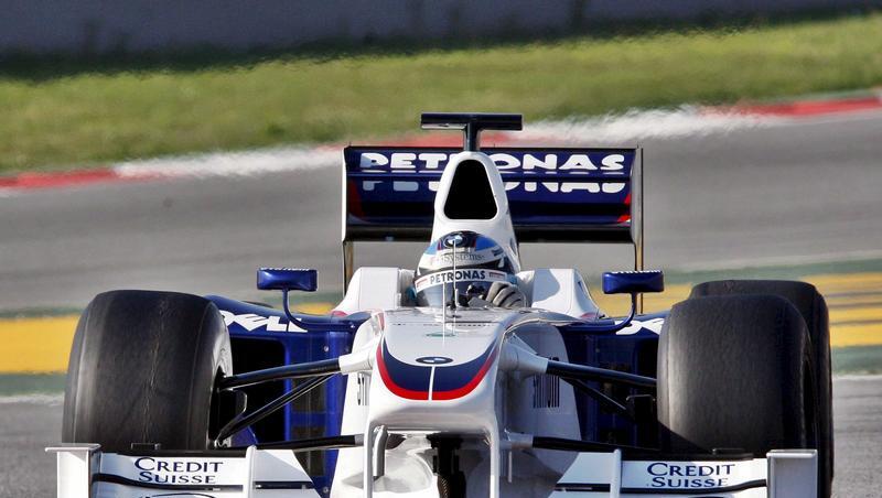 Der BMW-Flitzer für 2009 wird schon billiger sein als der Bolide für die abgelaufene Saison. Jetzt haben die Formel-1-Chefs weitere Sparmaßnahmen beschlossen. Der BMW-Flitzer für 2009 wird schon billiger sein als der Bolide für die abgelaufene Saison. Jetzt haben die Formel-1-Chefs weitere Sparmaßnahmen beschlossen.