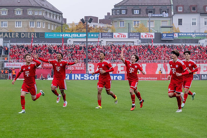 Auch ohne ihren Chefcoach brachten die kleinen Bayern die Führung im Derby über die Zeit. Auch ohne ihren Chefcoach brachten die kleinen Bayern die Führung im Derby über die Zeit.