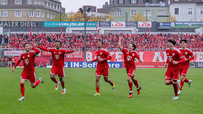 Auch ohne ihren Chefcoach brachten die kleinen Bayern die Führung im Derby über die Zeit. Auch ohne ihren Chefcoach brachten die kleinen Bayern die Führung im Derby über die Zeit.