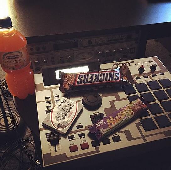Futter-Vorrat während der Studio-Arbeit.