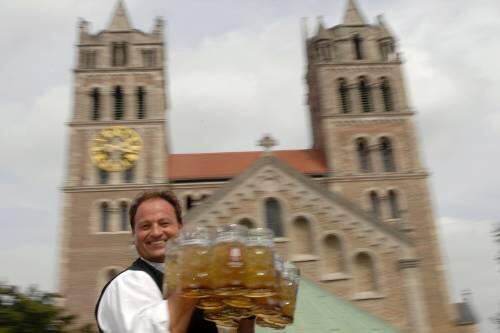 Maßkrüge und Kirchtürme: Rainer Maria Schießler