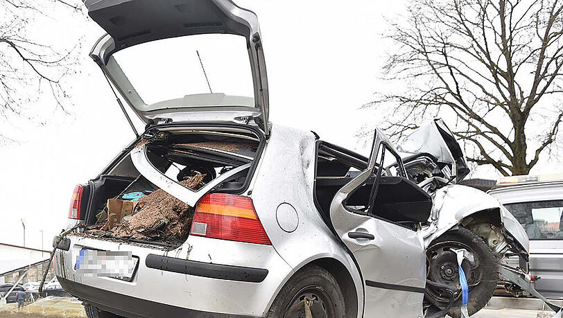 Bei einem schweren Unfall in Gliching kam ein 70-jähriger Autofahrer ums Leben. Bei einem schweren Unfall in Gliching kam ein 70-jähriger Autofahrer ums Leben.