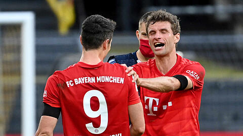Fehlen beide gelbgesperrt am Wochenende: Robert Lewandowski (l.) und Thomas Müller.