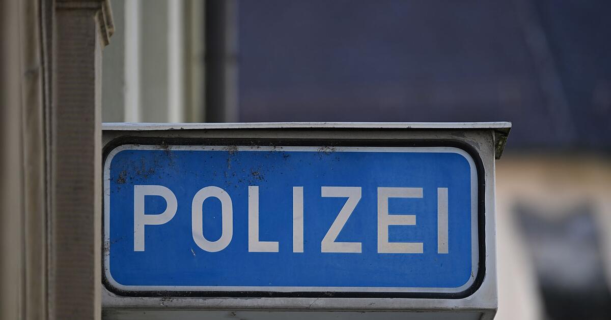 Im-Bademantel-gefl-chtet-Mann-springt-ber-Zaun-einer-Therme-in-Bayern