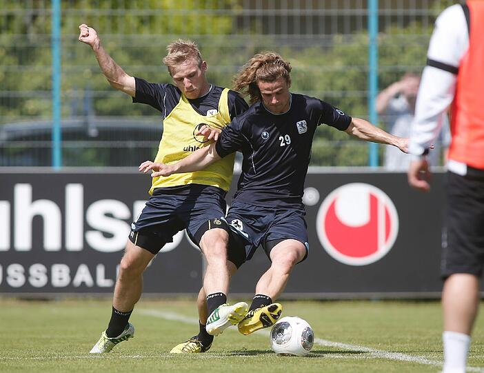 Strahlender Sonnenschein: Der TSV 1860 startet die Mission Aufstieg. Mit dabei: Die Neulöwen Daniel Adlung, Yannick Stark, Stephan Hain, Sebastian Hertner und Markus Schwabl. Die Bilder