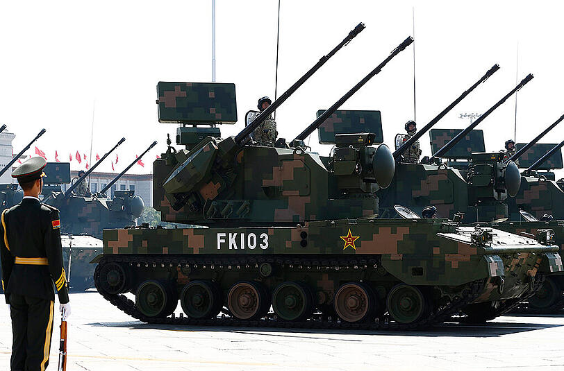 Bei der größten Militärparade seiner Geschichte hat China seine neuen Superwaffen präsentiert.