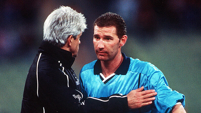 Zwei Löwen-Legenden: Trainer Werner Lorant (l.) und Profi Bernhard Winkler (r.). Zwei Löwen-Legenden: Trainer Werner Lorant (l.) und Profi Bernhard Winkler (r.).